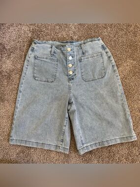 Amazon Light Blue High-Waist Denim Bermuda Shorts with Button Front